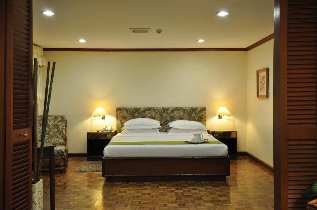 Oasis Hotel Angeles Exterior photo